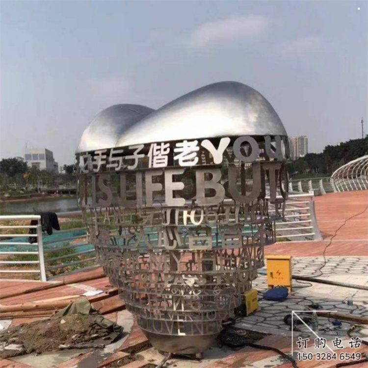 心形球雕塑觀賞型，街景小品，不銹鋼心形球雕塑常用