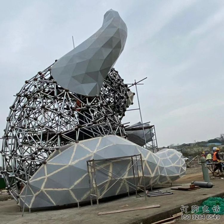 制造熊貓雕塑定價(jià)，地標(biāo)擺件，烤漆切面熊貓雕塑精選
