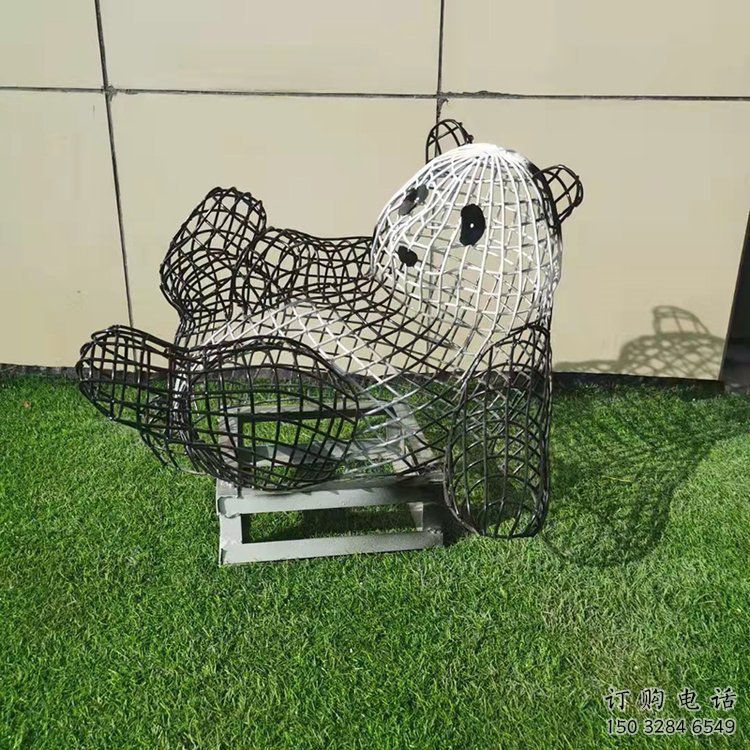 熊貓雕塑制作，標識雕塑，鏤空熊貓雕塑廠家優(yōu)選