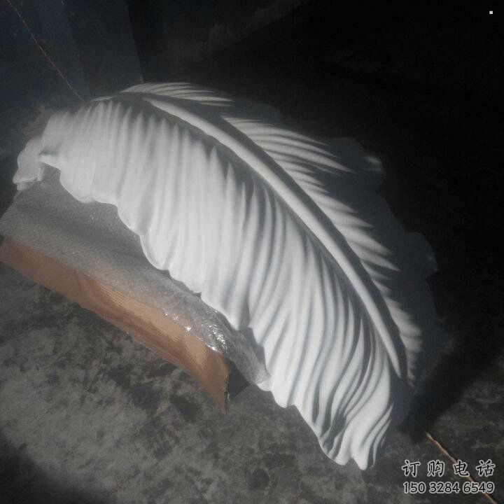 羽毛雕塑供應(yīng)，花園小品，酒店玻璃鋼羽毛雕塑展品