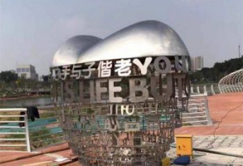 心形球雕塑制造，歐式風(fēng)格，不銹鋼心形球雕塑廠家定價(jià)