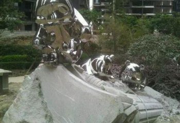 熊貓雕塑擺件優(yōu)選，陸地?cái)[件，園林不銹鋼熊貓雕塑供應(yīng)