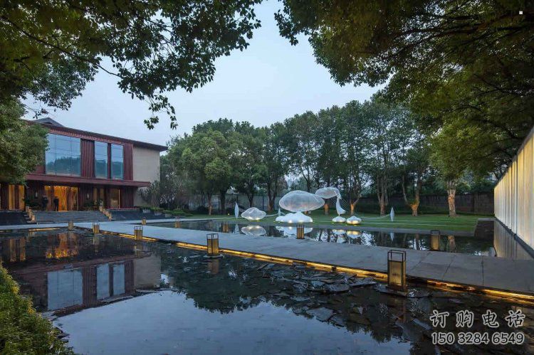 云朵雕塑供應(yīng)，美陳雕塑，鏤空云朵雕塑廠家供求
