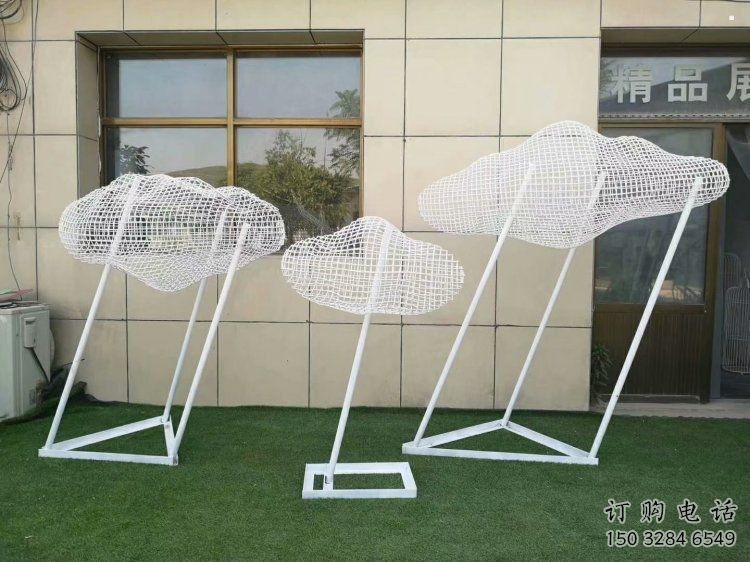 步行街云朵雕塑，鍛造景觀雕塑，鏤空方