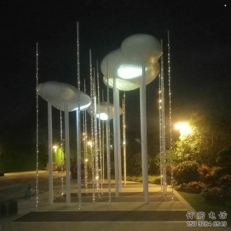 街道云朵雕塑，鍛造景觀雕塑，燈光效果