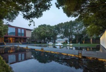 云朵雕塑供應(yīng)，美陳雕塑，鏤空云朵雕塑廠家供求
