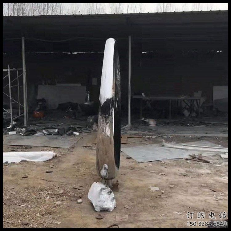 月亮雕塑優(yōu)選，多彩藝術(shù)，鏡面鏤空月亮雕塑選用