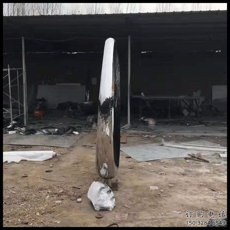 抽象月牙雕塑，小區(qū)雕塑，鏤空月牙雕塑制作精選
