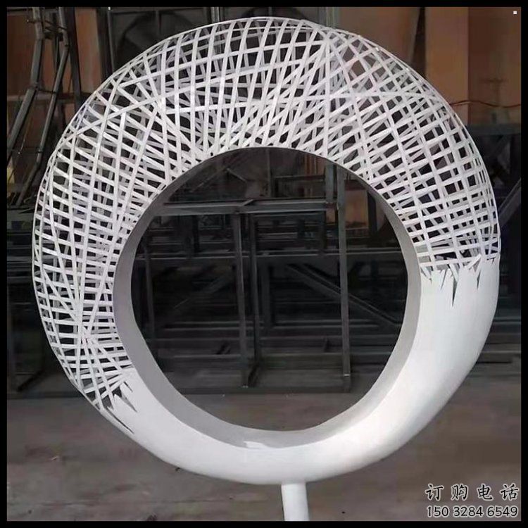 月牙雕塑預定，城區(qū)小品，民俗鏤空月牙雕塑制造商