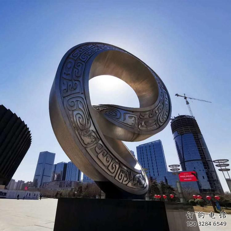 金屬雙環(huán)雕塑承接，陸地?cái)[件，不銹鋼雙環(huán)雕塑制造商