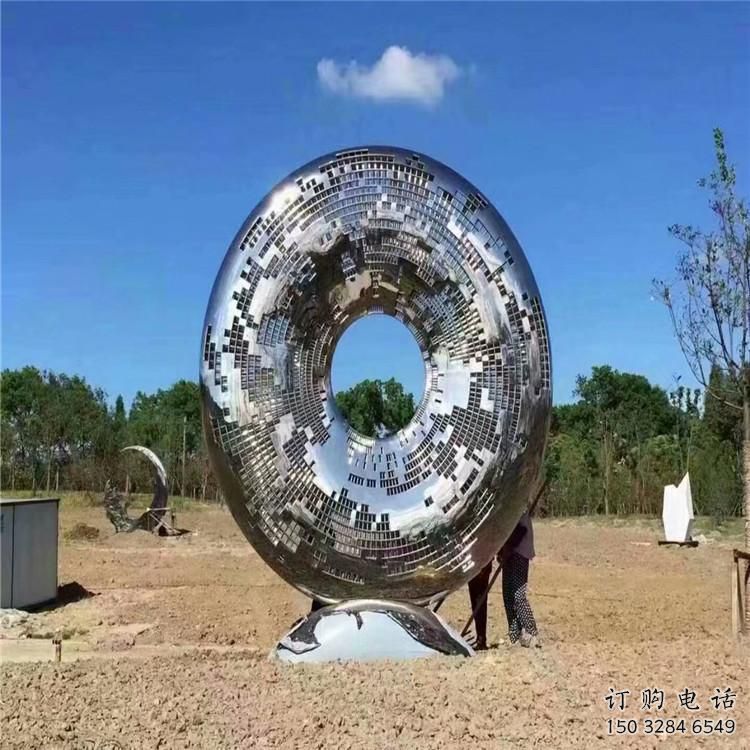 鏤空圓環(huán)雕塑制造商，美陳雕塑，不銹鋼圓環(huán)雕塑供給