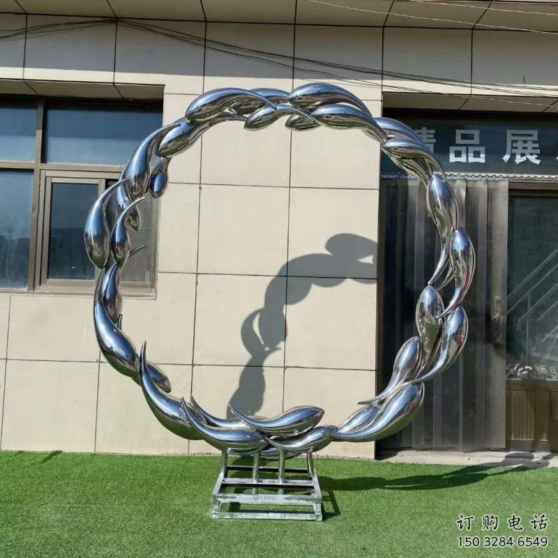 金魚雕塑訂做特供，室外軟裝，標(biāo)志圓環(huán)金魚雕塑供應(yīng)