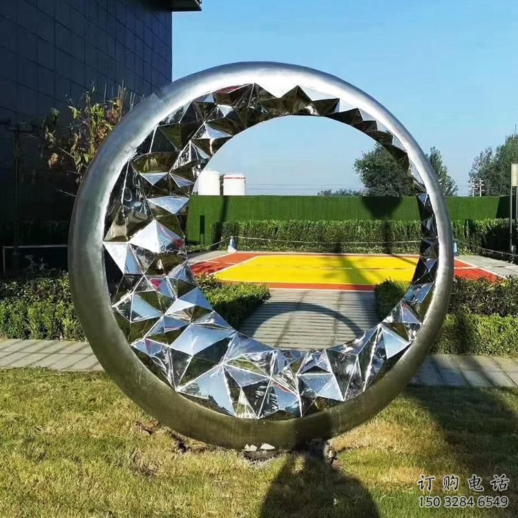 鏡面圓圈雕塑點(diǎn)擊，陸地?cái)[件，不銹鋼圓圈雕塑預(yù)定