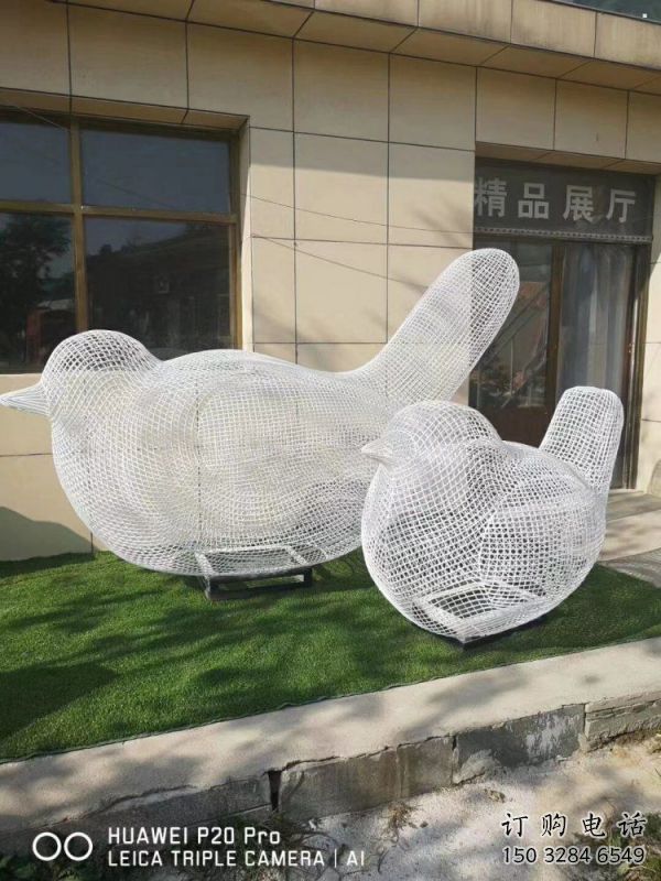 鏤空鳥(niǎo)雕塑觀(guān)賞型，街景小品，鐵藝小鳥(niǎo)雕塑廠(chǎng)家常用