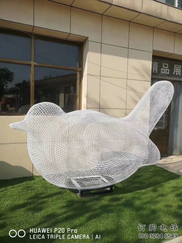 鏤空鳥雕塑優(yōu)選，多彩藝術(shù)，抽象鐵藝小鳥雕塑選用