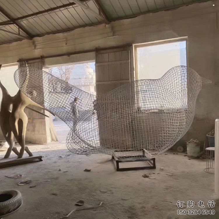 制造鏤空鳥(niǎo)雕塑，地標(biāo)擺件，烤漆鐵藝小鳥(niǎo)雕塑精選