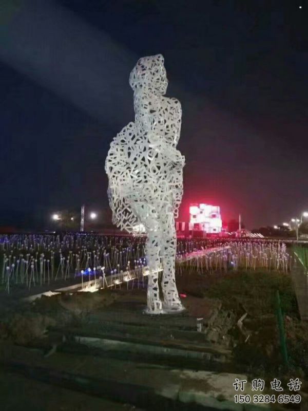 鏤空人物雕塑預(yù)定，城區(qū)小品，現(xiàn)代鐵藝人物雕塑制造商