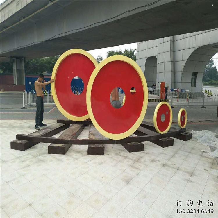 景區(qū)車輪雕塑供給，美陳雕塑，大型車輪雕塑供求