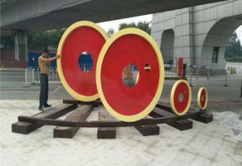 景區(qū)車輪雕塑供給，美陳雕塑，大型車輪雕塑供求