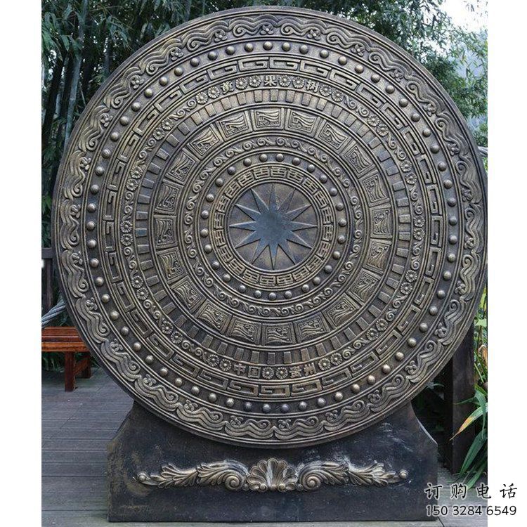 銅鼓雕塑選用，多彩藝術(shù)，鏤空銅鼓雕塑展品