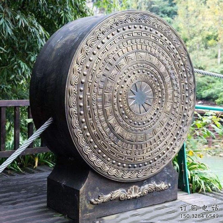 銅鼓雕塑預(yù)定，小區(qū)擺件，銅鼓雕塑主題精品