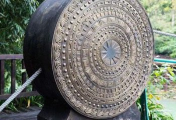 銅鼓雕塑預(yù)定，小區(qū)擺件，銅鼓雕塑主題精品