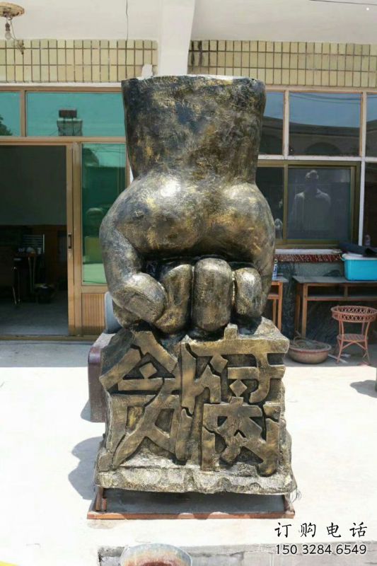 阜陽(yáng)握拳雕塑訂做，歐式風(fēng)格，玻璃鋼握拳雕塑廠家選定