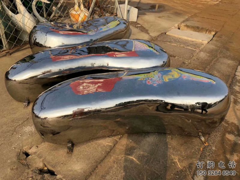 道里坐凳雕塑，小區(qū)園林雕塑，不銹鋼鏡面效果
