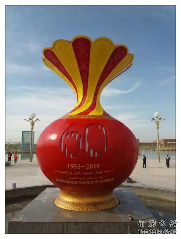 金鳳花瓶雕塑工廠選用，街道標(biāo)識，玻璃鋼花瓶雕塑批發(fā)