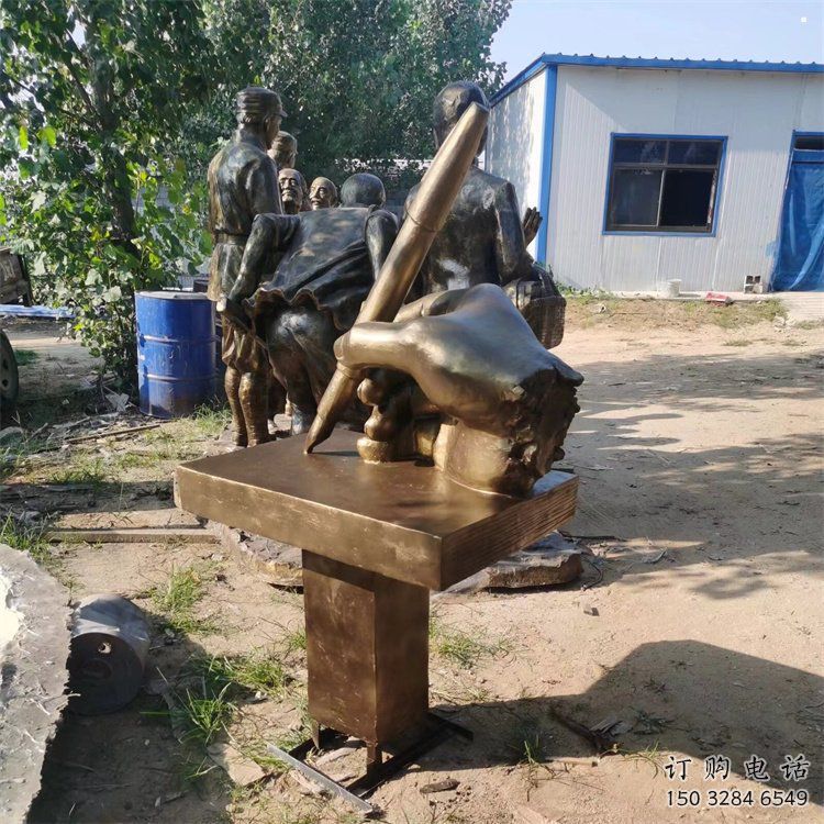 城中手握鋼筆雕塑，街道標(biāo)識，玻璃鋼手握鋼筆雕塑廠家